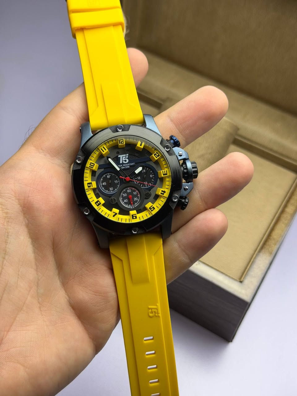 T5
اصلي ماكنة ياباني 
سير ربر اصلي 
نافذ شهري 
سناتر شغالة 
سنتر ثواني منفصل 
ارقام واميال لامينوس فسفوري 
ستانلس ستيل 
مقاومة للماء 30 متر 

35 الف على اول تم


**إذا كنت صاحب هذا الإعلان وتريد حذفه لأي سبب، رجاءا أرسل رسالة إلى الدعم الفني**