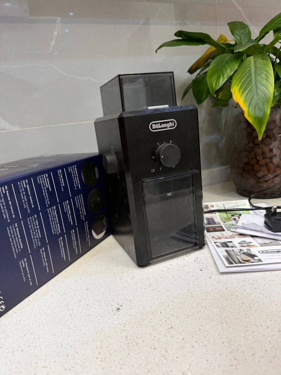 مكينة قهوة دي لونغي مع بورتفلتر احترافي مكشوف وطاحونة دي لونغي معدلة للاسبريسو للبيع بسعر 225 الف 
مكاني البصرة
*********** حسن الموسوي
