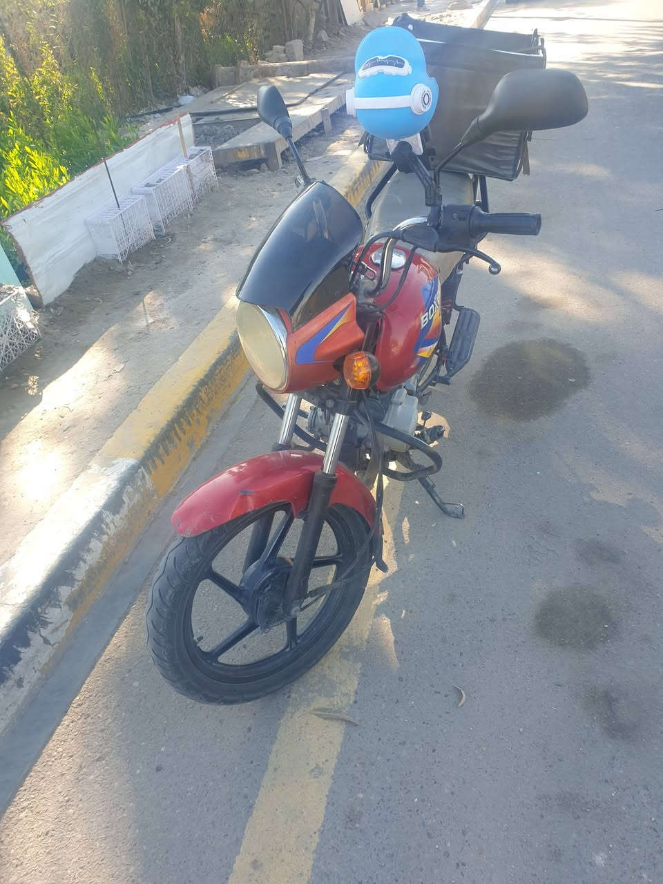 السلام عليكم دراجه بوكسر كلاسك موديل 21 دراجه خير من الله بيه خيط تبخير وكله شغله تعديلات بصيطه السعر 950 وبيه مجال الرقم *********** بي وساب المكان بغداد المدينه الصدر
