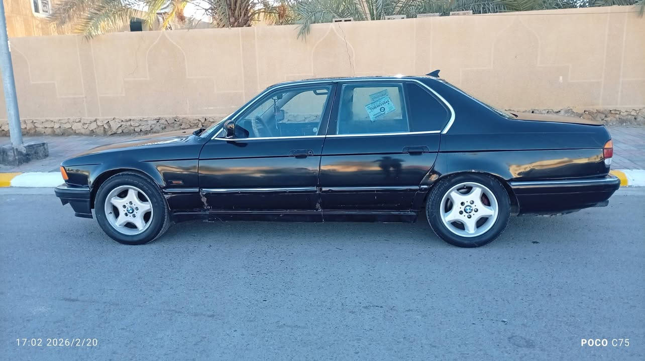 سلام عليكم
للبيع او مراوس باحدث وانطي فرق 
 بي ام دبليو ٧٣٥ موديل ١٩٩١ رقمها بغداد 
رقم الهاتف : ***********
