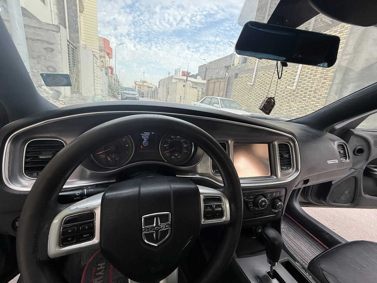 جارجر 14 اصل محرك 3600 محرك كير اكسل حداده جاهزه سنويه بسمي  بعده مامنتهيه هزه جديده بيه تبديل جاملغ امامي وبنيد بدون صبغ السياره فقط تبديل تخم تاير جديد 
السعر  155  وبيه مجال الاتصال على الرقم ***********
