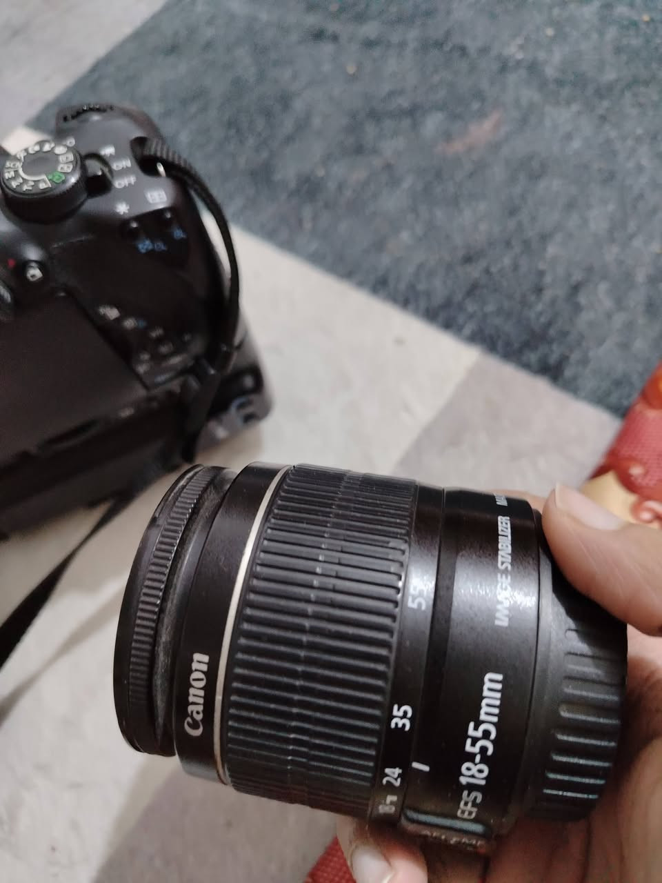 كانون 700
3 بطاريات
نظافة 100 %  ما مستخدمة هواي 
شاحنة
عدسة 18_55
جنطة
ادوات تنظيف
رام + جهاز توصيل بين المبايل والكامرة يرهم ايفون وباقي الموبايلات
السعر 350 وبيها مجال
مكاني  الحلة 
رقمي ***********
