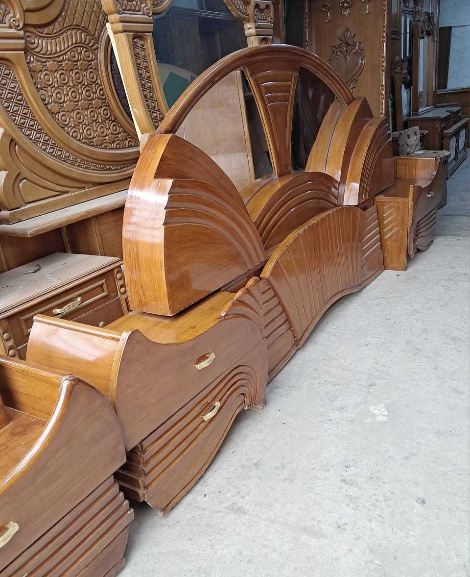 غرفه نوم ست أبواب ملحق داخلي داخل وخارج صاج ارتفاع الكنتور مترين و30 الغرفه تسكام فول بمعني الكلمه انتيكه شغلها واحد عل واحد اي استفسار خاص او الاتصال 
***********
***********واتساب
