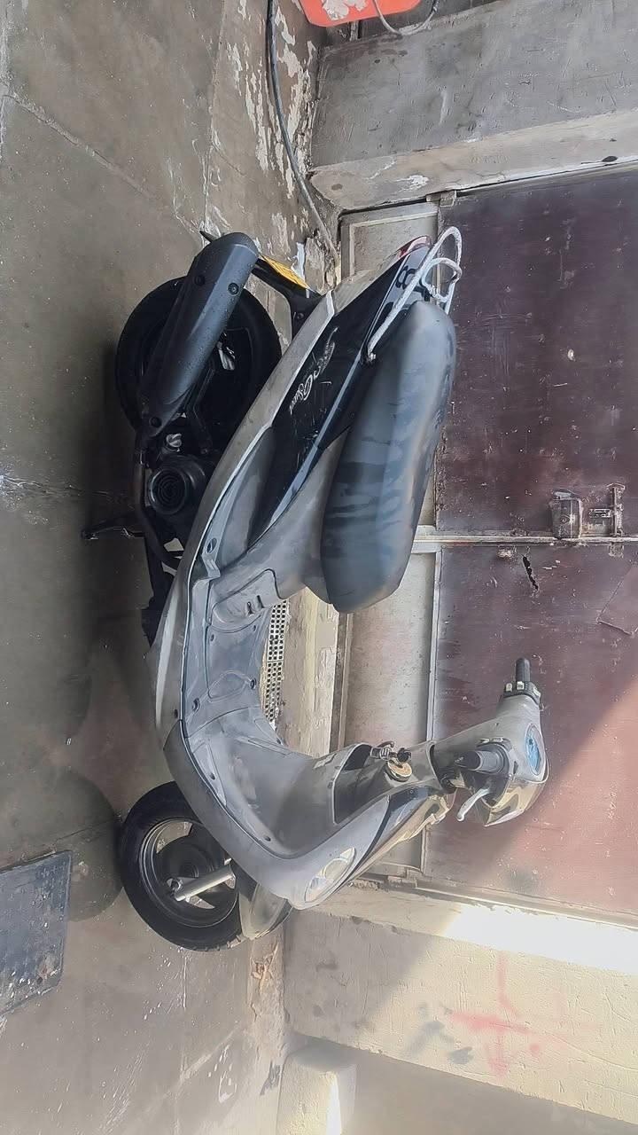 سلام عليكم دراجة ماكس منغولي بوشه55 محرك ناعم لاتنقيص ولا تبخير كهربائيات شغاله سلف هندر لايتات نقص بس دشبول وجاملق  امامي مكسور سعر 350 بي مجال قليل مكاني شعب حي اور سبع قصور. ***********
