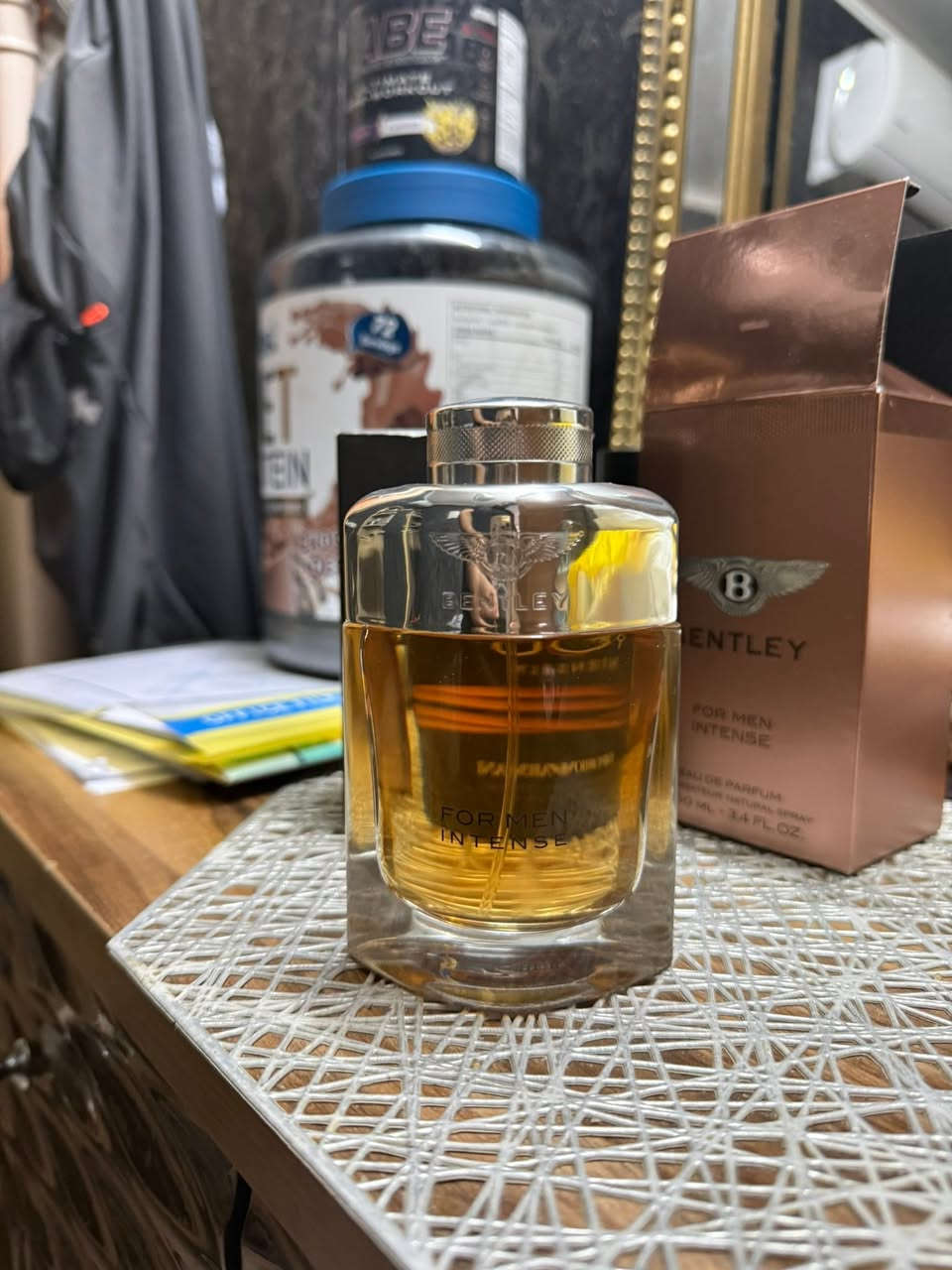 للبيع مجموعة عطور أصلية (أداء قوي جداً):
 Paradis Des Sens - Ecstasy: (صيفي، تيستر، مستخدم 10 مل فقط) السعر 95,000 دينار مع التوصيل.
 Bentley For Men Intense: (استخدام 4 رشات فقط) السعر 45,000 دينار مع التوصيل.


**إذا كنت صاحب هذا الإعلان وتريد حذفه لأي سبب، رجاءا أرسل رسالة إلى الدعم الفني**