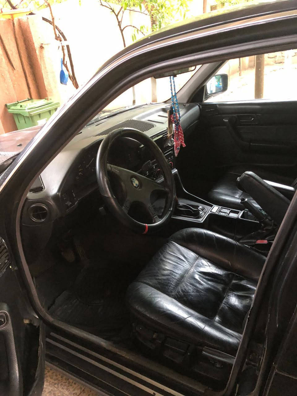 سلام عليكم بي ام موديل 90 حجم  525 مكينه فل كير اوتو سياره بدون صبغ ولا خياس وضع شركه كشنات جلد هيتر تبريد تدفئه شرط كهربائيات شغاله كابون بانزين شرط التحويل  الشراي يتصل 
***********
