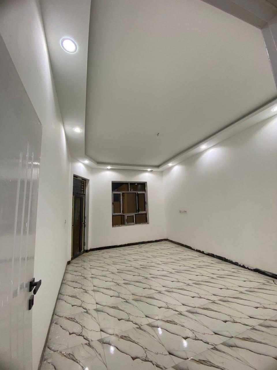 السلام عليكم
📍دار للبيع تكريت _ الديوم_ التوحيد
📍 الموقع: تكريت _ الديوم _ منطقة التوحيد
📍 

📐 المساحة كـل دار :0️⃣🔟 متــر (5️⃣ >< 2️⃣0️⃣)

🔺تفاصيل الدار  يتـكون مــن
•3 غرف نوم
•صالة 
•غرفة استقبال
 •مطبخ مفتاح + مناور
•مجاميع صحية
•

* 
* أبواب تركية عالية الجودة
* الالمنيوم دبل جام
* أبواب خارجية حديد 
* تعامل مباشر مع صاحب الدار
📞 الاستفسار الاتصال علـى الارقام
***********
*********** #مصطفى_ابو_يزن
