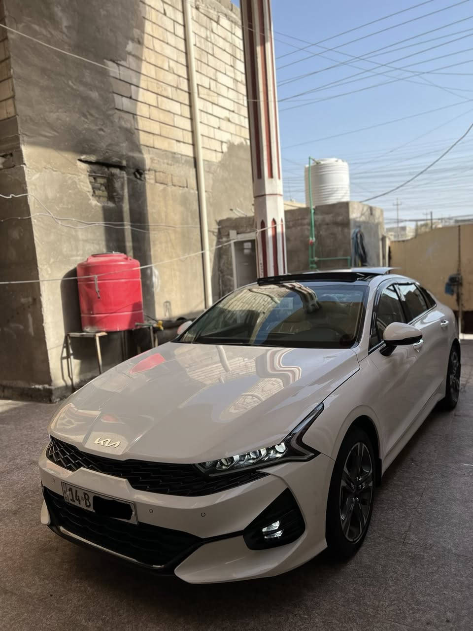 السلام عليكم كيا K5 خليجي مديل 2023 شركه الدوليه استيراد خاص برستيج اعلئ موصفات 1/1 رقم البصره تحويل ثاني يوم سياره كفاله عامه من الرصعه والشخط  جديده كلش بحاله الوكاله سبيرها منازل كتلوكات شركه وضمان كلهن موجودات (ماشيه 54KM ) موصفات ؛
1_ بانوراما 
2_ تشغيل عن بعد 
3_ بصمه تشغيل + بصمه ابواب  بصمات 2 وياها 
4_ كشنات جلد ابيض + مدوشمها كلها ارضيه وكشنات
5_ مرايات جانبيه قلاب عند رجوع الخلف 
6_ كراسي 2 كهربائي + كشن سايق خزن ميموري
7_ ليد خلفي متصل + اشاره ليد امامي برتقالي 
8_ تبريد قطعتين. 
9_ حساسات امامي + خلفي 
10 _ لايت امامي 3 عدسات. 
11_ بردات خلفي سلايد ابواب خلفيه 
12_ دواخل تخشيبه صاج 
13 _ تبريد لمس مناخين منفصل 
14_ مثبت سرعه + ABS 
15_ شاشه كبيره ابل كار بلي + اندرويد اوتو 
16 _ شحن لاسلكي 
17_ حساسات اطارات 
18 _ انظمه قياده كومفورت - سبورت -ايكو -سمارت 
19_ ويل كب 18 وتايرات الشركه الاصليه 
20 _ اشاير بالمرايه الجانبيه + قابله الطي عند تقفيل 
21 _ كامره خلفي دواره 360 درجه 
22_ اوتو هولد 
23 _ سايد بريك بصمه 
24 _ كامره عند القياده شغاله 
هواي بعد اكو بيها موصفات تجي وتشوف بعينك الاستفسار اكثر اتصل *********** السعر 230 ورقه مكاني البصره بالعافيه على ياخذها 🌹
