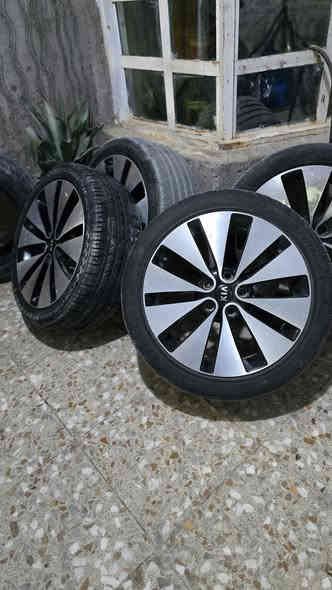 تخم ويل كب  نضيف حجم 18  وتايرات للبيع العنوان الديوانية الشامية الرقم ***********  السعر ٣٠٠
