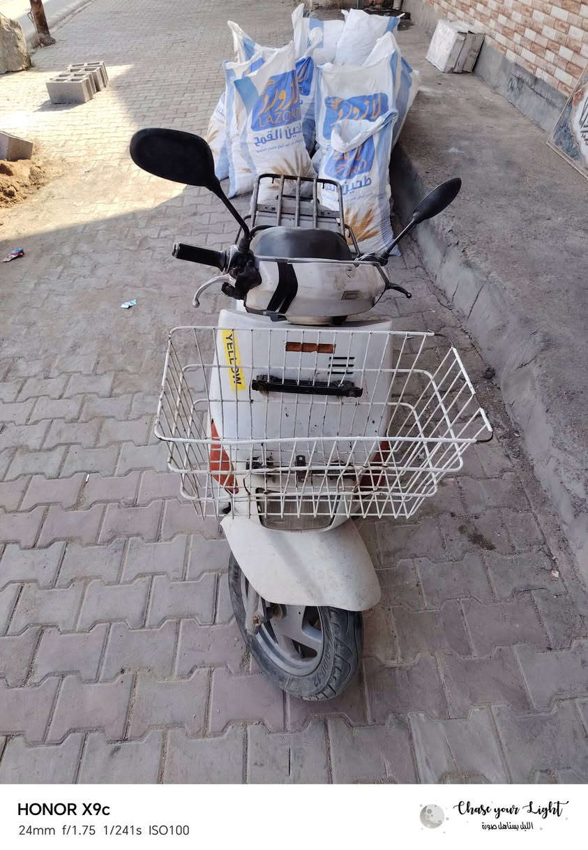 السلام عليكم
دراجه بيكم ياباني

نظيفه كلش برقي ممفتوح بيها

دراجه مال أسواق شهرين وعزلت الأسواق
حتى ممغسوله عليها تراب

ونتركت بالبيت اني ماخذها رمبه ٩٥٠ وصل الشراء موجود 

السعر٤٥٠

وبيها مجال

***********
