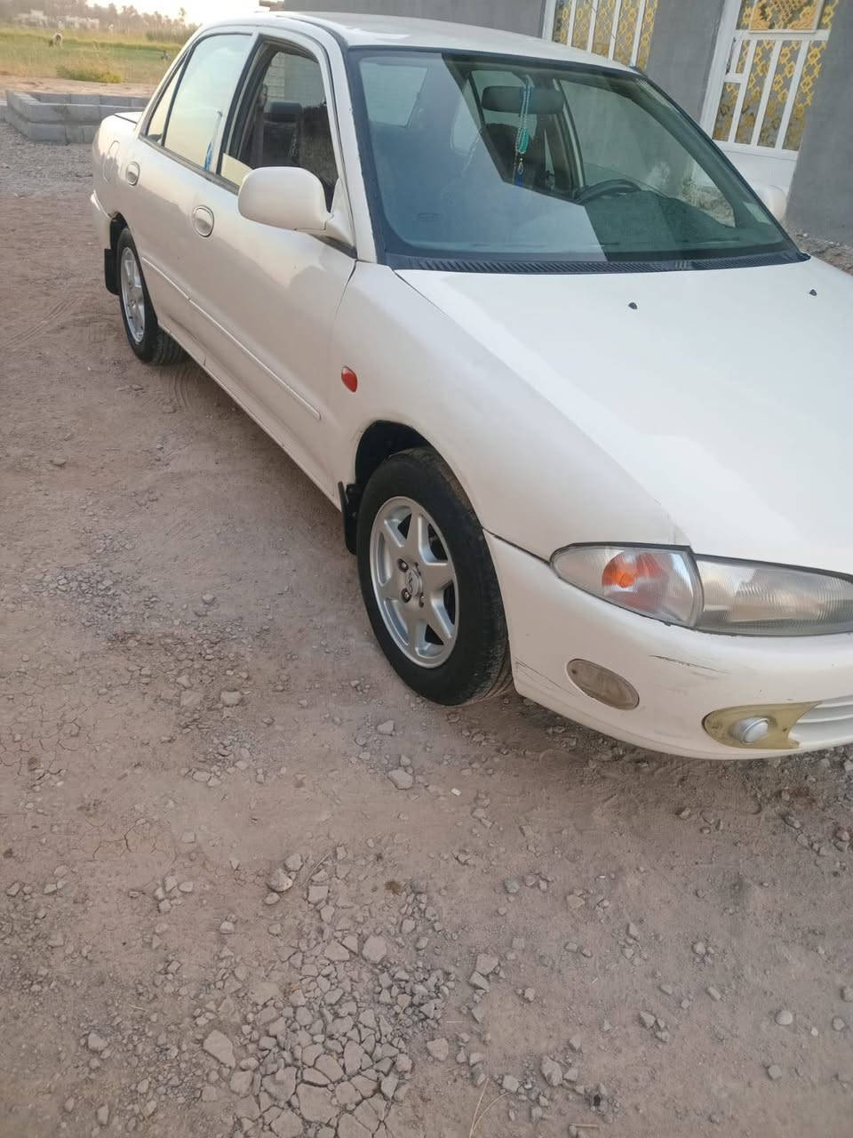 السلام عليكم شباب براتون 2004 كير اتوماتيك البك ما يجي السيارة مصبوغة عام 
السعر ٤٠ وبيهة مجال رقم *********** المكان بغداد بسماية
