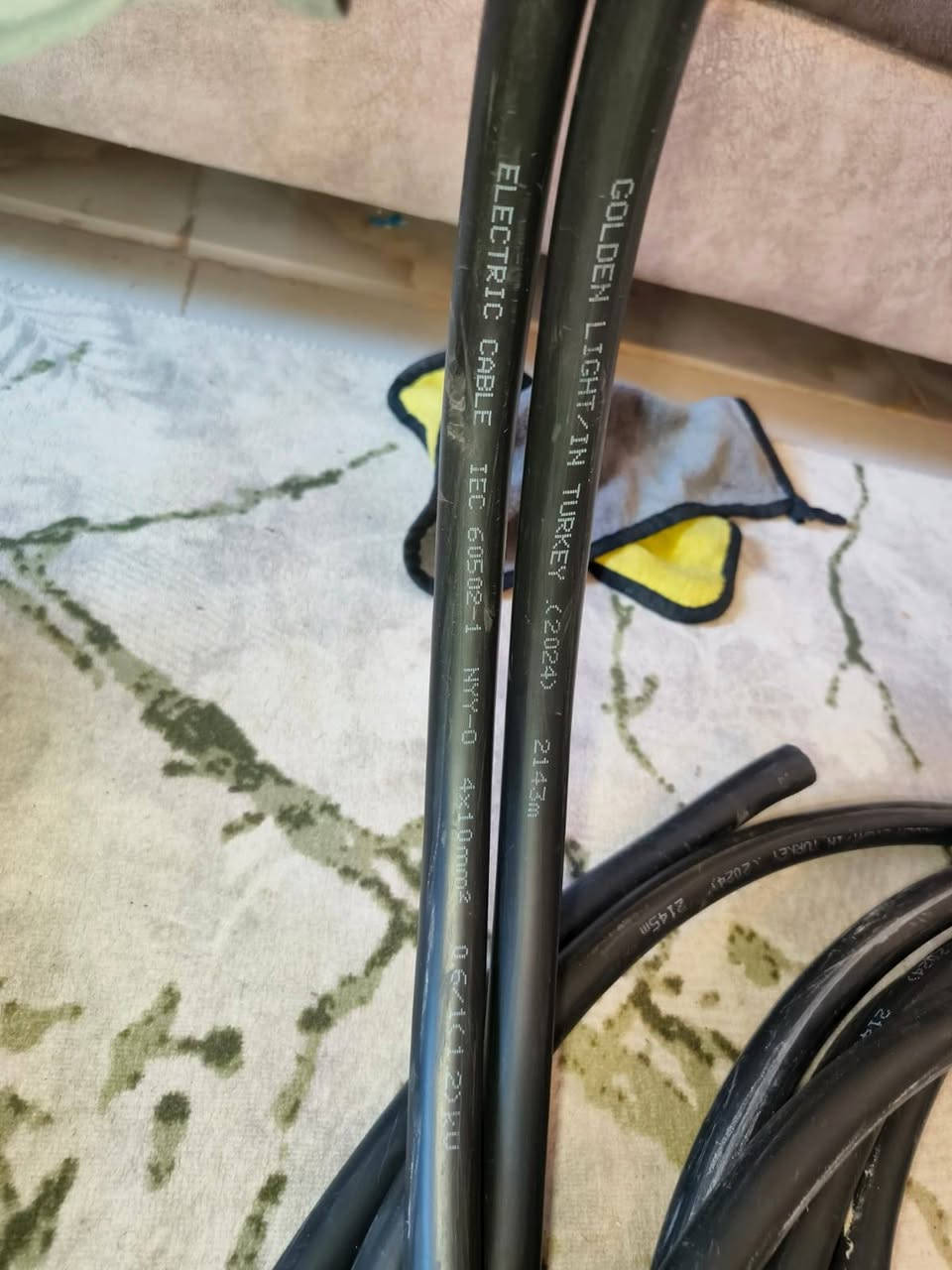 كيبلات عدد 2
4*10
 تركي
جديد غير مستعمل
طول 17 متر الواحد
بسعر مناسب
***********
