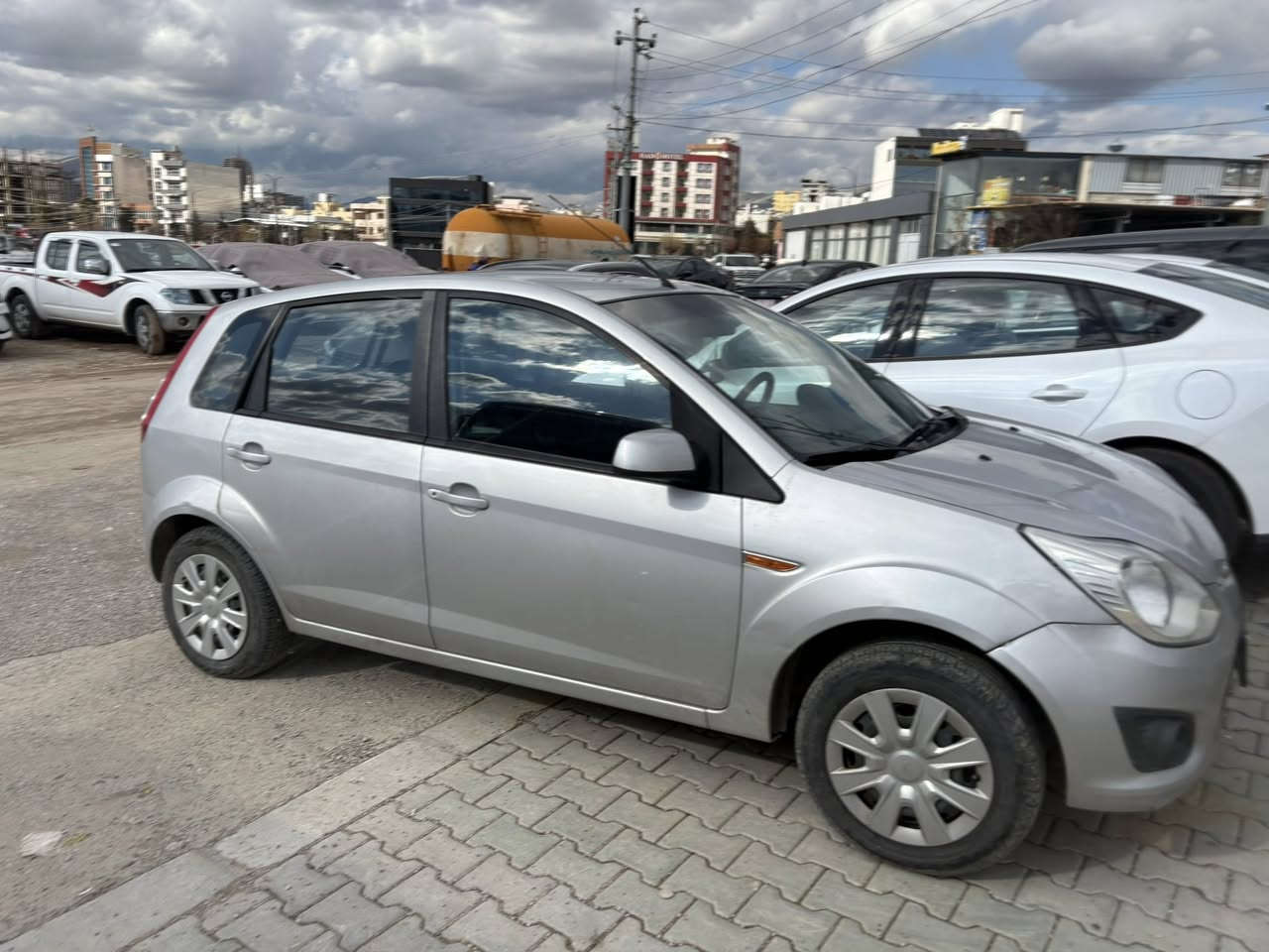 فورد فيگؤ ٢٠١٥ سفري نيڤا بي بوياخه بي گؤراو ١٦١ كم روشتوه سه نه وي تا زه يه گيرو مه كينه به شه رت سعري ٨٠ توزيك مه جال *********** بي كالبونه وه
