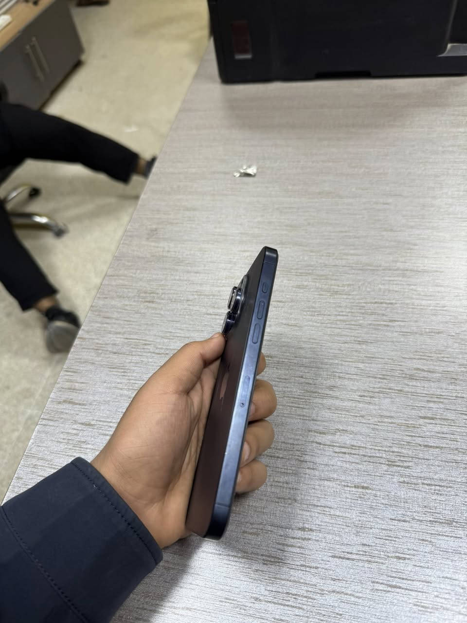 السلام عليكم 
ايفون 15برو ماكس 
فقط ظهر مكسور
بطارية 98
ذاكرة 256
السعر950
العنوان بغداد العبيدي


**إذا كنت صاحب هذا الإعلان وتريد حذفه لأي سبب، رجاءا أرسل رسالة إلى الدعم الفني**