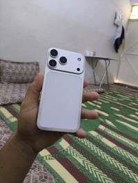 آيفون XR • ٦٤ • بطارية منفوخة