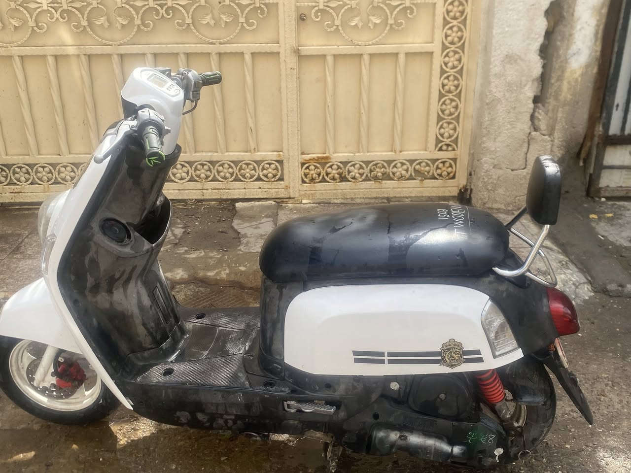 دراجه بوليسي. شلعتها تخبل مكينه مامفتوحه بلاد شرط فحص وضمان يوم سعرها 750 مكاني بصره الجزائر رقمي ***********
