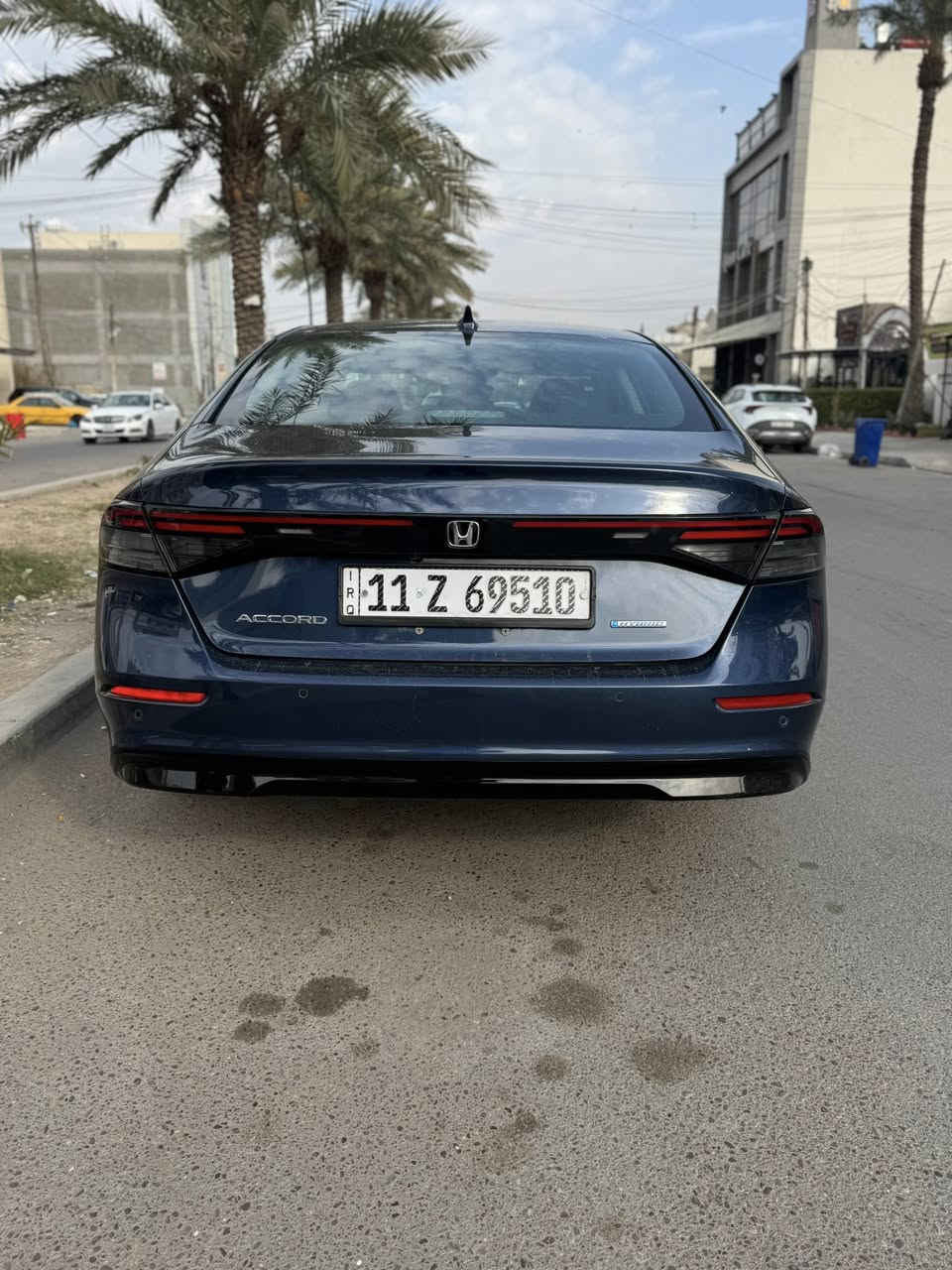 السلام عليكم اكورد موديل ٢٠٢٣ مواصفات فئة xle سيارة واقع اجمل من الصورة من ناحية الفخامة والرزانة والمتانة والسرعة 
غرفة واسعة ومريحة 
السعر 18500$
استفسار ***********
