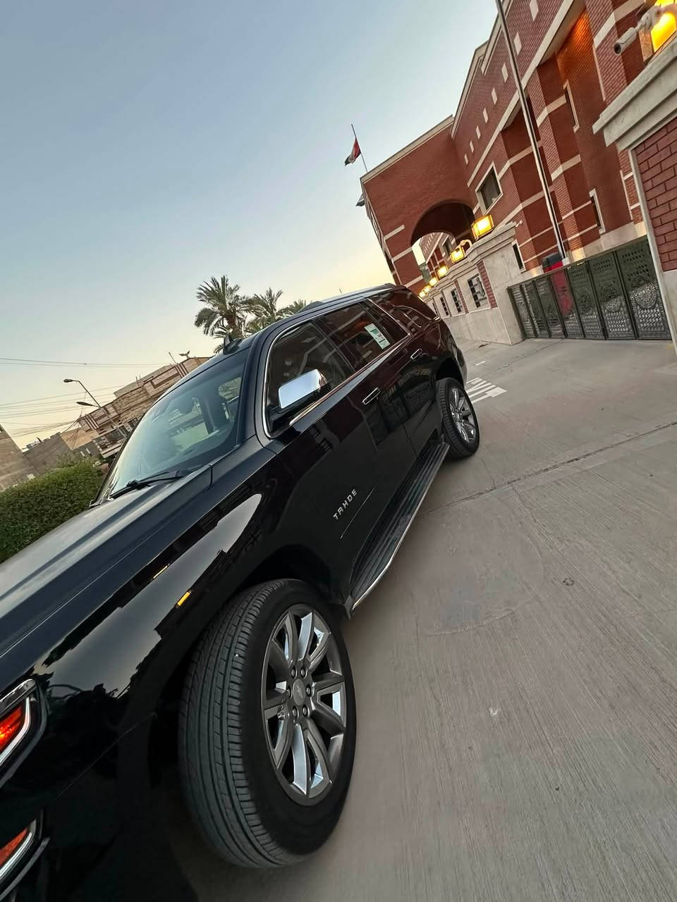 لسلام عليكم اخوان عندي تاهو 2015 وارد امريكي لون اسود فول مواصفات LTZ فور ويل فتحه بصمه داخل جلد شاشه بالقماره رادار امامي حساسات جنطه كهرباءتشغيل عن بعد قاصه السياره جديده بمعنى الكلمه عليها ادامه عامه تخم تاير جديد صار شهرين من شاده  متحتاج مصرف ابد السياره دخول جديد رقم بغداد باسمي تحويل ثاني يوم شرط مكاني بغداد 
السعر 31000 وبيها مجال
للاستفسار ***********
