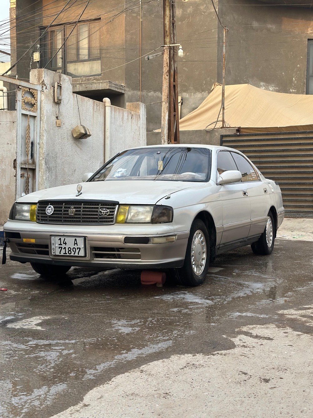 السلام عليكم بطه فصل مديل 95مكينه ثنين ونص ديلكو مكينه وكير مكفولات السياره مكفوله كص ونقل جثه سنويه بسمي تحول ثاني يوم رقم انكليزي جديد   السياره جديده مصبوغه عام فقط 
تخم تاير جديد كهربائيات جديده لايت زنون شاشه تبريد حداده نص عمر مكاني بصره شط العرب تنومه 
سعرها 65 وبيها مجال ***********