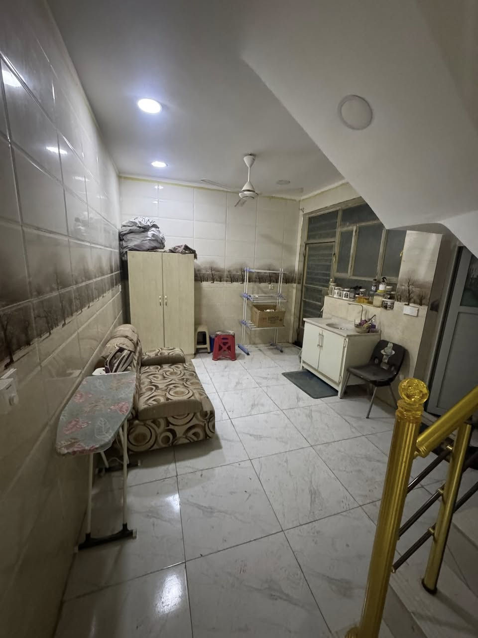 مشتمل للبيع 50 م واجهه 5 في 10
يحتوي على غرف نوم عدد 2 + صالة 

ومطبخ وخدمات ومناور📍حي الجهاد الامن الوطني مجاور ديوان الأصيل 

السعر جدا جدا مناسب 

 الاستفسار ***********
