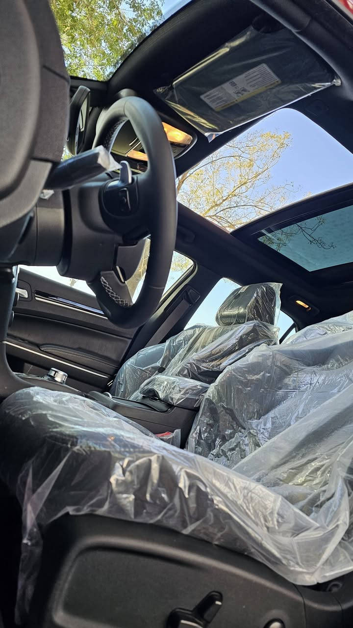 #كرايسلر 300 S #اوباما 2023 اصل رقم بغداد باسمي بدون صبغ كفالة بدون ايرباك شبه كلين

ضرر جدا بسيط موضح بالصور بارد مكانين مع تكحيل فقط

عداد المسافات: 21 الف ميل حقيقي 

🟪🟪 ســعــر💲💲 :: لايك + تعليق يوصلك فورا

الإضافات:👇👇
بانوراما
مقاعد جلد
محرك 3600 6 سلندر
RWD تو ويل دفع خلفي اكسل
بصمة تشغيل + ابواب
ويل 20 كبير بلاك
سماعات سستم صوتي Alpine 🔊
دمام صندوك Alpine
بك لايت لد LED
لدات نهارية امامية
شاشة كبيرة نافيكيشن
كاميرا خلفية دوارة HD
اندرويد اوتو + كار بلي + GPS + امكانية عرض شاشة الهاتف 
تحكمات ستيرن
مثبت سرعة
 مقاعد حضن S ختم
مقاعد تحكم كهربائي سائق + راكب
حساس اطارات
حساسات وقوف خلفية
حساسات وقوف امامية
تشغيل عن بعد
تبريد 2 قطع
سبايدر خلفي
اشاير بالمري
كشنات هيتر
نقط عمياء
انارة ترحيب
وضعيات قيادة

وباقي المواصفات المعروفة
كير محرك صدر تبريد كله كفاله على وضع الشركة 

عنوان: بغداد شارع فلسطين 

***********
