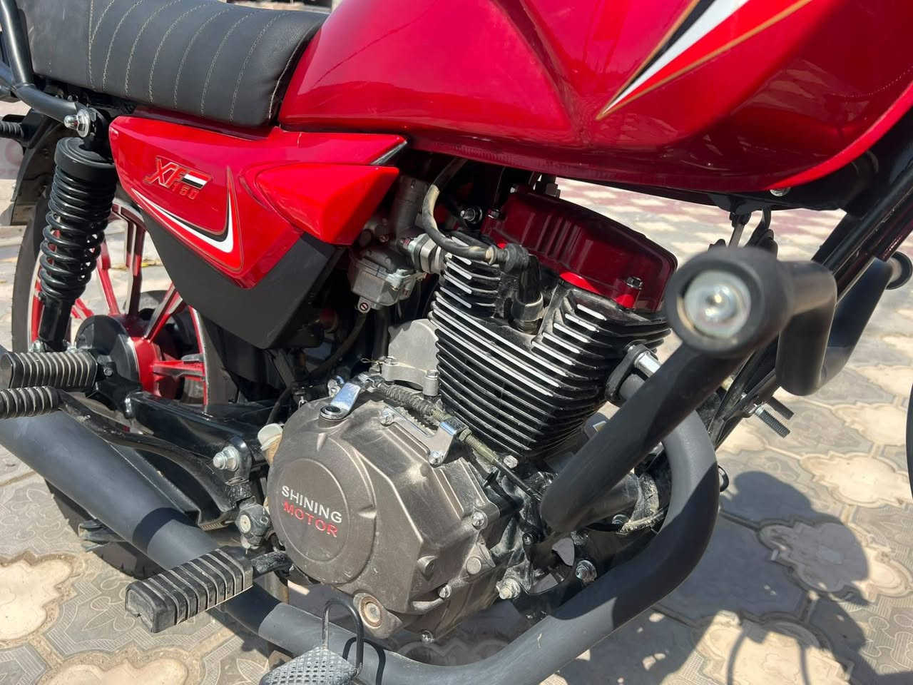 السلام عليكم دراجة شاينك 
موديل 23
قوة المحرك150cc

الدراجة صارلها ٣ اشهر من طلعت من الوكيل يعني نضيفة وماماشية هواي
سعرها مليون ونص وبيها مجال للطيبين المكان ناصرية مركز 
***********
