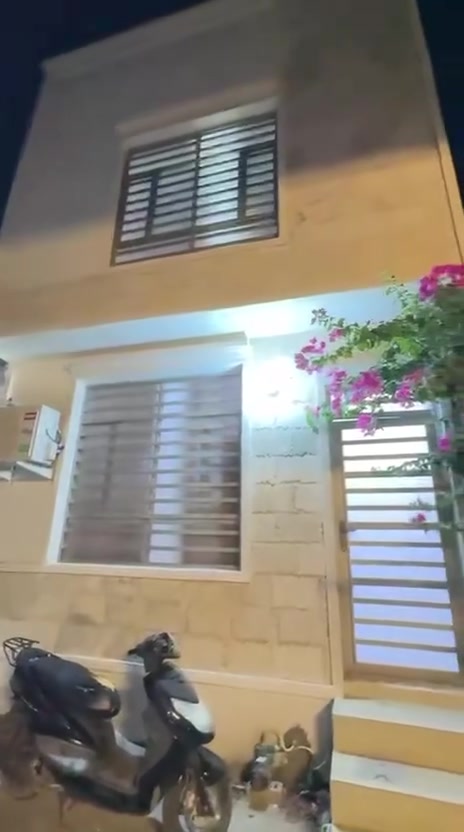 بيت مساحه 45 متر بناء درجه اولى 
استغبال اومطبخ صحيات طابق لأول 
غرف كبار عدد 2 
بيتونه كبيره  سطح 2 
***********
