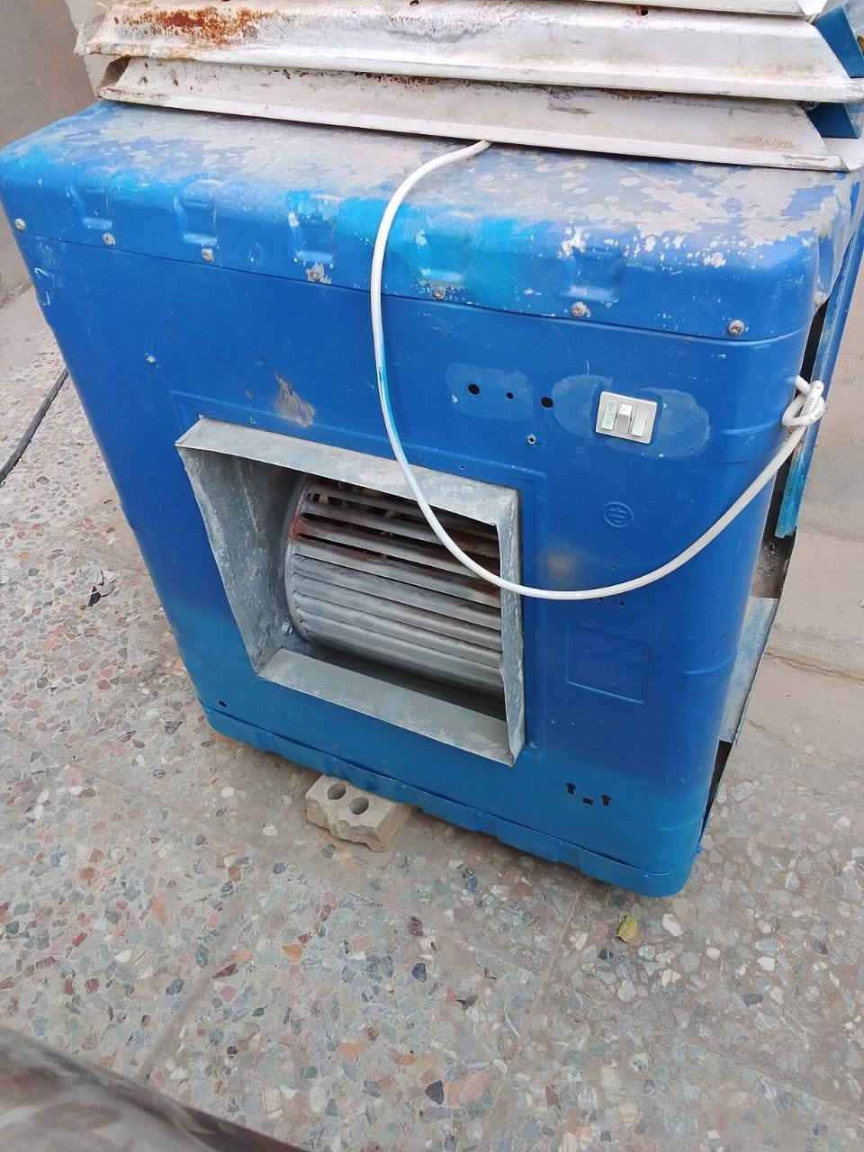 للبيع
كونفيره شغاله ما بيهه نقص ب125

مبرده  حجم 2.5
 ماطور سرعتين
كل نقص ما بيهه  كله مبدل جديد 
ب100
ع الفحص
***********
