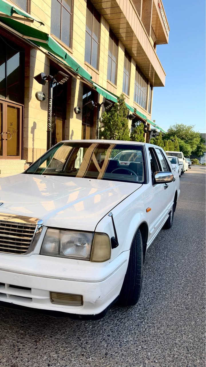 نیسان سدریک 2001
مەکینە 3000،ی 6 پستۆن، سەیارەیەکە ئاڕم پلاستیکی سلێمانیە، بە شەرتی ئەوەلیات و غەرامە و موس و بڕاوەو ماڵی کەس نەبێت و، هەموو کوردستانی پێ بگەڕێ بە شەرت، ٤ جام کارەبایە، ئاوێنەی کارەباییە، تازە لیدی بۆ داندراوە، ٤ موکەبەرەی تازەی بۆ داندراوە، ناو فۆڕمیکا، قفڵ مەرکەزی، ناو ڕەساسیە، زۆر بەقوەت و خاوێنە، 260کم هەزار ڕۆشتووە سەیارەکە و هیلاک نەکراوە لەسەر دەقی شەریکە ماوەتەوە، ناوەکەی کامل گاعی شەریکەی تێگیراوەتەوە و زۆر خزمەت کراوە، شاشە ئایپاد، ٤ تایەی تازە و لۆک، پێش و پشت و هەموو گیانی کەپسە، بۆیاخی شەریکەیە و زۆر بە پاکی ماوەتەوە و تەنها چەمەلەغی دواوەی سایەق نیوەی بۆیاخە و قەڵەمکاری هەیە و هیچی تری نیە، مەکینەی نەکراوەتەوە و بە شەرتی گێڕ و مەکینە و ئەکسل و هەموو شتێکی مەزبوتە، تەبرید لەسەر سویچ، ماشاءالله تەبریدێکی زۆر سارد و خۆشی هەیە، سەیارەیەکی زۆر خاوێن و ڕێک و پێک و بەقوەتە نمونەی جوانیە، سعری ٤٨ وەرەقە و مەجالێکی کەمی تیایە 
*********** السليمانية, العراق
