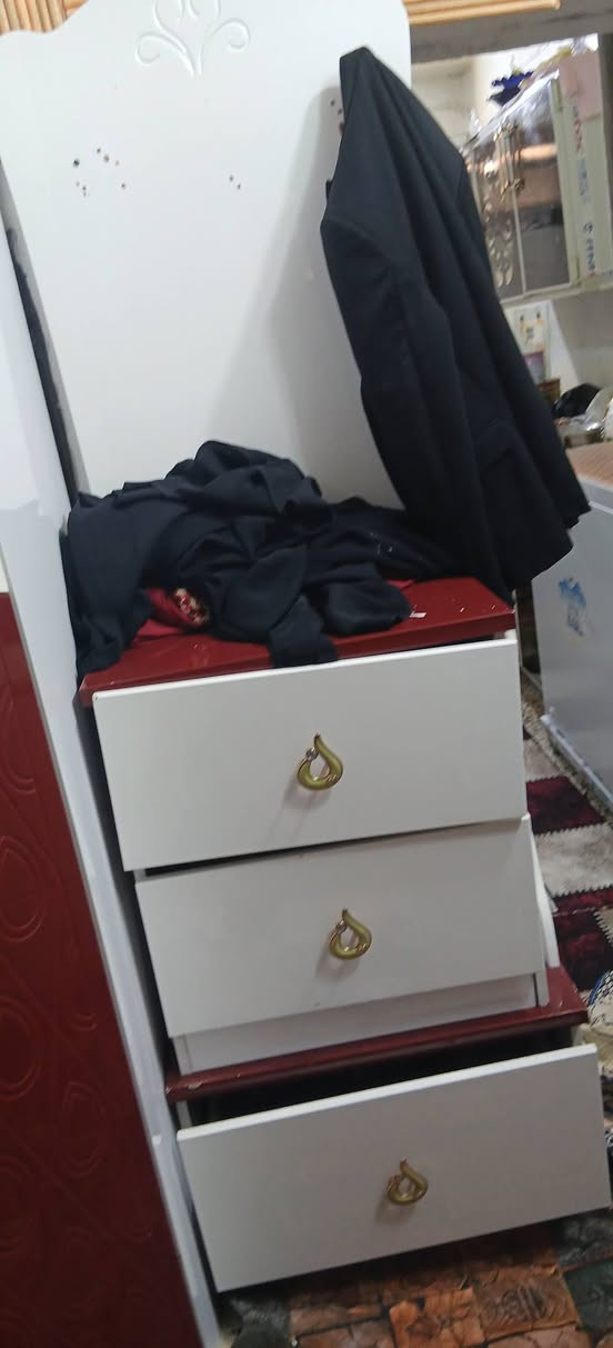 ميز تواليت 
جربايه نفرين
كومديات عدد ٢
ميز مرايه 
للبيع وسعر مائه الف وبيها مجال


**إذا كنت صاحب هذا الإعلان وتريد حذفه لأي سبب، رجاءا أرسل رسالة إلى الدعم الفني**