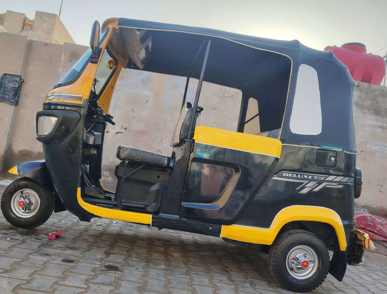 السلام عليكم تكتك تي في اس للبيع موديل 2021رقم واسط مكينه مبدل بيه زنجيل تكتك مناقصه اي شي السعر 6500وبيه مجال المكان واسط قظاء الحي رقم التلفون *********** والمو شراي لا تكسر بسعره رحمه الوالديك
