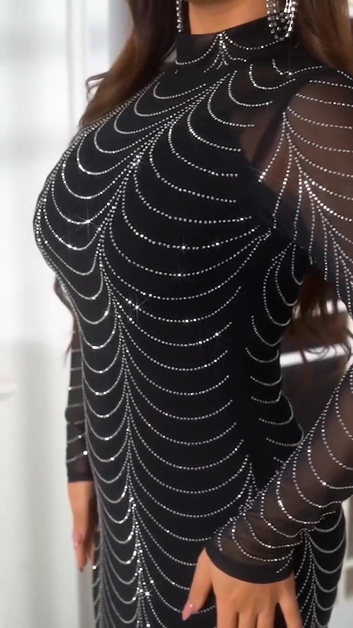 ✨👗 خلي كل الأنظار عليكِ بهالإطلالة الفخمة!
فستان مطعم بالكريستال اللامع يمنحك لوك راقي يخليك نجمة أي مناسبة 💎✨
🌸 تصميم أنيق بلمعة فاخرة تلفت الانتباه
💫 بطانة مطاط مريحة تعطيك حرية بالحركة طول الوقت
👌 خامة مرتبة وناعمة مع شرط الفحص لضمان الجودة
📏 فري سايز يلبس لغاية 85 كغم
💰 السعر 29 ألف فقط
🚚 توصيل مجاني لكل محافظات العراق
إذا تحبين الفخامة والراحة بنفس الوقت… فهذا الفستان إلك! احجزي قبل نفاذ الكمية 🔥

#فساتين #فستان_سهرة #ملابس_نسائية #موضة #ازياء #اناقة #كريستال #اطلالة #موضة_نسائية #ستايل #fashion #dress #women_fashion #style #outfit #elegant #party_dress #shopping #تسوق #تسوق_اونلاين #عرض #توصيل_مجاني #الدفع_عند_الاستلام #viral #trending #fyp #Larina_Fashion 👗✨


**إذا كنت صاحب هذا الإعلان وتريد حذفه لأي سبب، رجاءا أرسل رسالة إلى الدعم الفني**