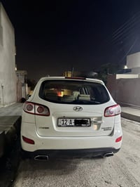 للبيع سنتافي 2010  السيارة باسمي سنوية جديدة  7 راكب 6 سلندر دفع رباعي...