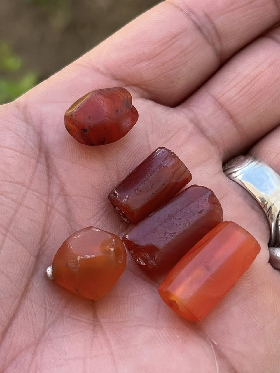 احجار عقيق يماني عباسي قديم كل قطعه وسعرها العنوان الكوت للاستفسار الاتصال على ***********
