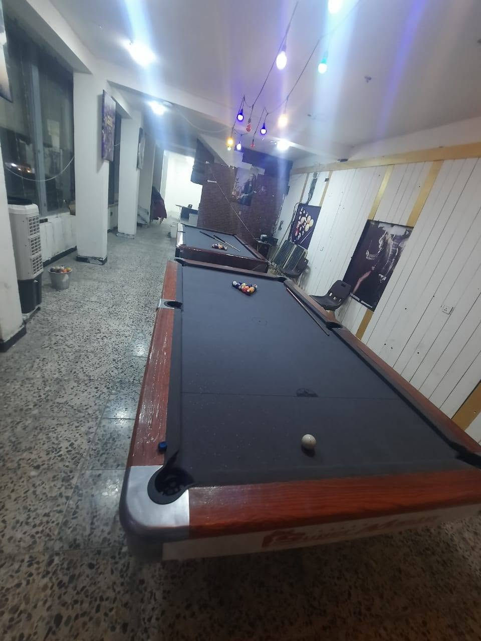 كوفي شوب للبيع بسعر مناسب
كوفي سياحي و ايجار 
حلو 
السلام عليكم شبابنه كوفي شوب للبيع العنوان الحريه شارع 30 حي السلام الكوفي 3 طوابق 
طابق اول اراكيل و كعده تخم مرتبه 
طابق ثاني كعده راسي و بليارد
طابق ثالث غرفه كبيره 
الكوفي مكون من 
45 نركيله خشب بكار صاج
25 نركيله بابليه 
3 مبردات عملاقه
بارستا كامله 
3 شاشات بلازما
سستم كامرات كامل 
سستم سماعات
ميوزا بليارد ثنين جدد و نضيفات 
مكان شغل مرتب و حلو مابي خساره ابد 
اجار العماره 550   الف
واتساب (   وتساب    ***********                      )
اتصال  {      ***********                    }
