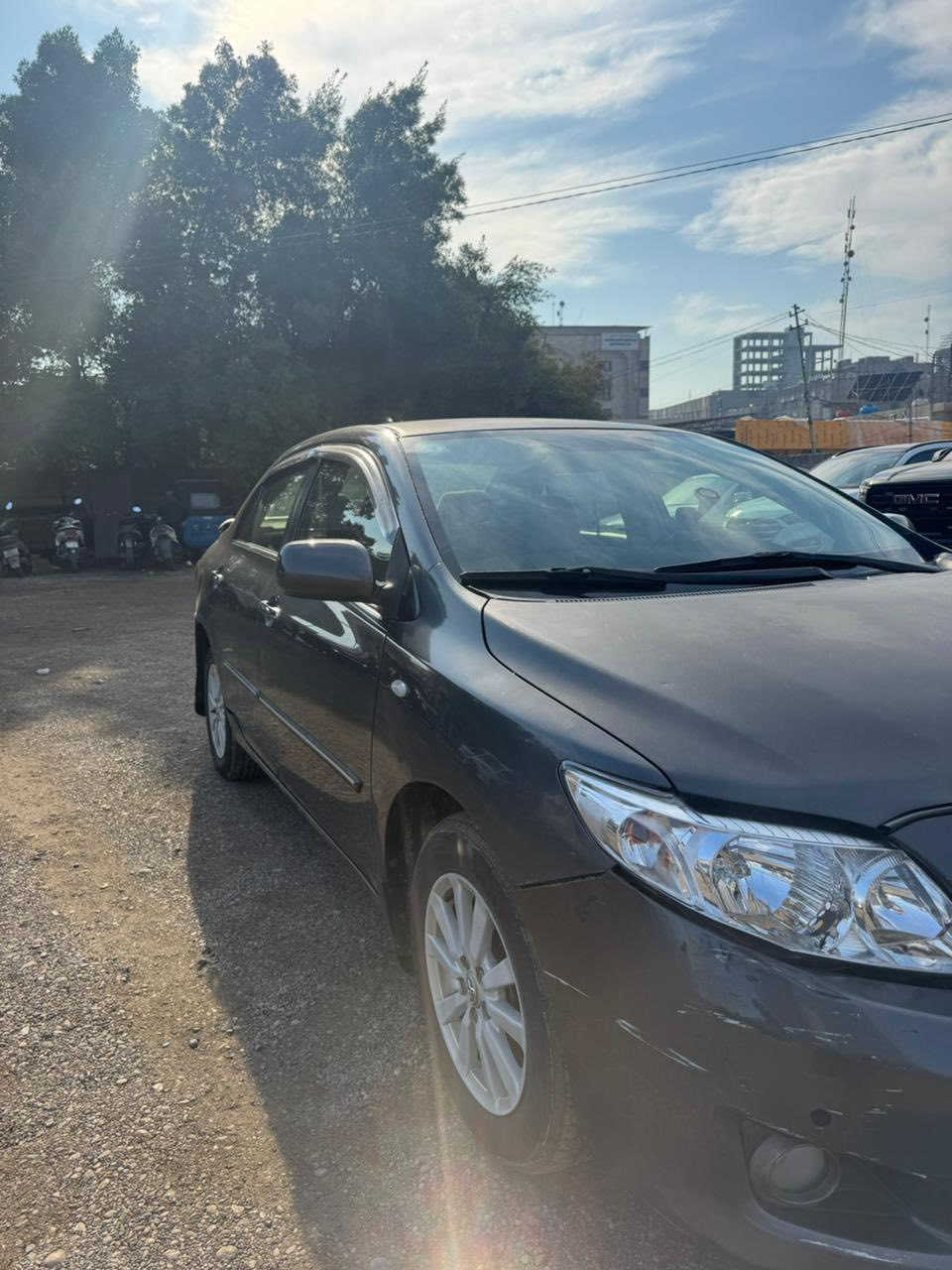 السلام عليكم كورلا موديل 2010 خليجية XLI محرك 1800  بيها جراد مكانات محرك كير حدادية تبريد خير من الله مازدات جديدة لايت عالي وناصي زنون سيارة جاهزة من كلشي السعر 92 وبيها مجال 
رقم التليفون ‭0771 049 6088‬
