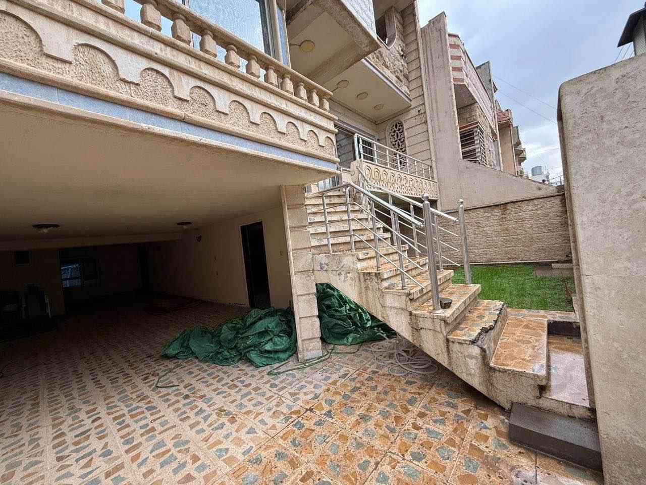 كود اعلان 11/50
أربيل-بيت للبيع 94 باداوه قرب شارع100M
سند طابو يتسجل بإسم اي عراقي
➖مساحة 200M 
يتكون⤵️
➖5غرف نوم 
➖استقبال-صاله-مطبخ-مجموعه صحيات-كراج
للتواصل 📞
***********
***********
***********
**************
في حال لم يتوافق العقار مع رغبتكم او لم يكن بقدر امكانيتكم زوروا موقعنا على تلكرام للتصفح على اكثر عدد من العقارات المتوفرة 
https://t.me/muhemenalkhalid أربيل, العراق
