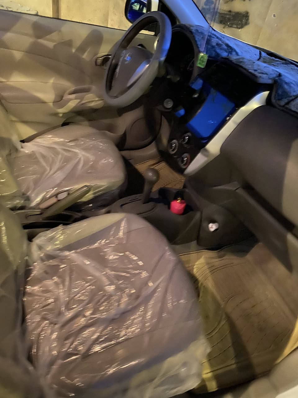 نيسان صني ام البليته الزركه 2024  ماشيه ستالاف 6000 وكاله مجانيه من الشركه سياره كفاله عامه من الزلغه والدحجه مدوشمه ارضيه جلد وصندوك جلد وفرشة دشبول وبردات وسبير منازل  مكان السياره البصره حي المهندسين السعر $$125  وبيها مجال رقم الهاتف ***********
