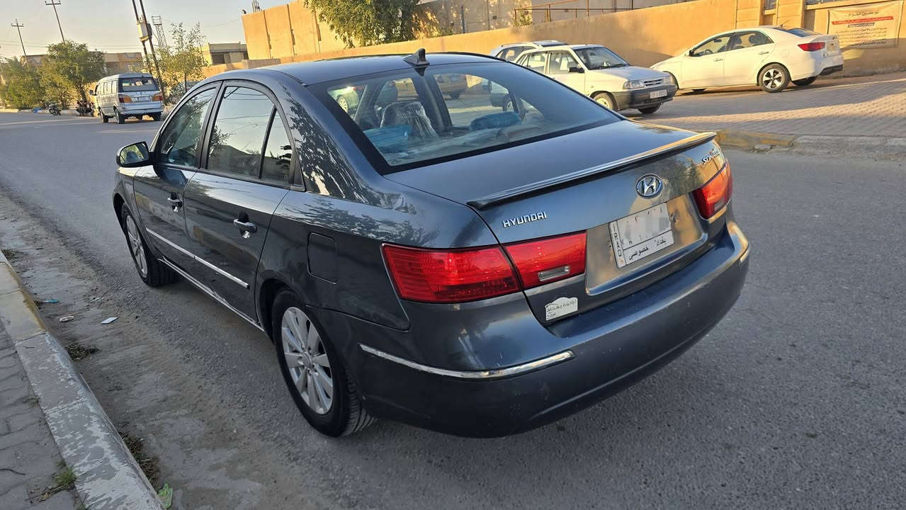 السلام عليكم
سوناتا موديل 2010 وارد امريكي 
السياره كلين بدون حادث فقط ٣ قطع صبغ اثر شخوط
السياره نضيفه مكينه 2400 جديده كير 5 نمر حداديه تخم تاير كهربائيات كوله شغال رقم بغداد تحويل مباشر 
مكان السياره كربلاء 
السعر 113 بيها مجال 
للأستفسار :***********
