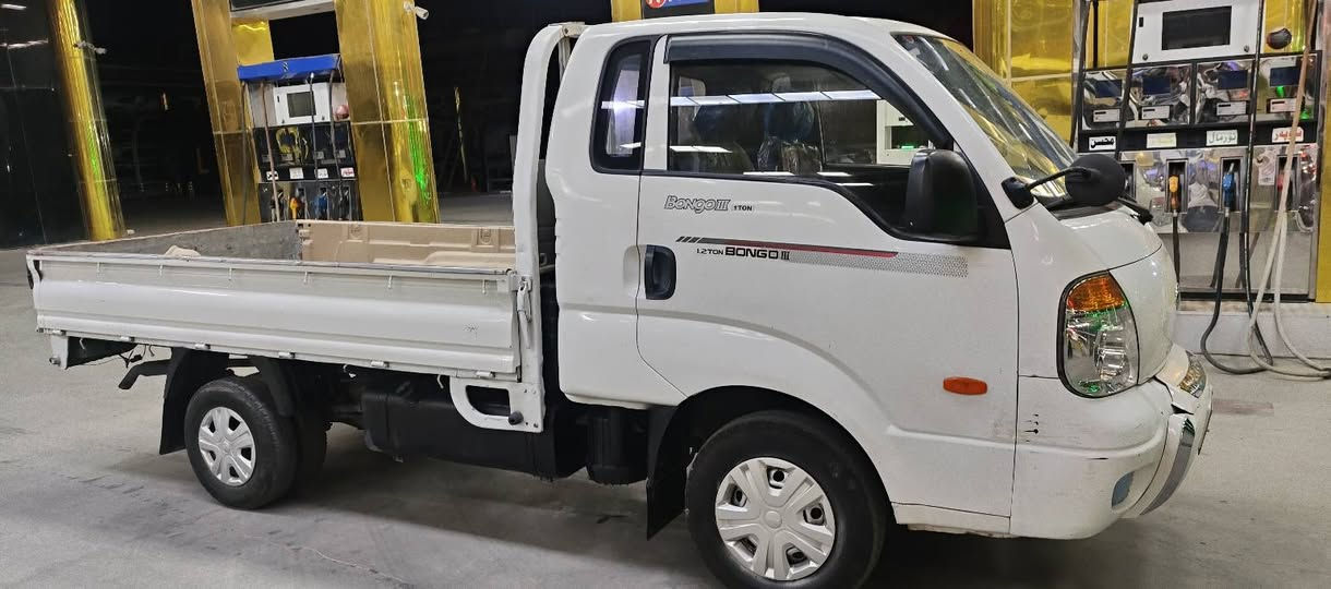 سەرە تابە ناوی خوا
کیا بیلاد  2009
سعری 55گەڵا
3000سوپەر مە کینە ڕەش
سەلە 
کوشن هیتەر 
ئاوێنە کارەبا
ئاوێنەی ئەخەوێت
سوێچ کۆنتڕۆڵ
برێکی بەسراوە
تەبریدی بەسراوە
کارەبای بەسراوە
ناوبۆدی بەسراوە
ئیستۆ پی دوواوەی بەسراوە
6تایەی لۆک
کامل جایز
***********
***********
