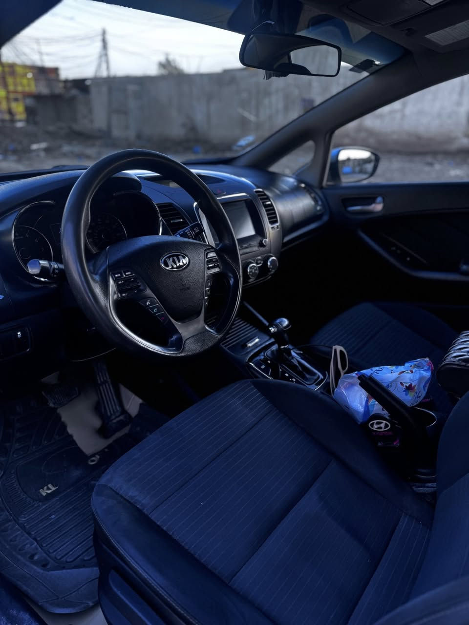 السلام عليكم 
متاح كيا فورتي موديل 2018 تبديل بنيد فقط بدون عابر السياره جاهزه من كلشي تخم تاير جديد حدادية جديدة كير ومحرك مكفولات مواصفاتها نص فول شاشة جبيره تحكمات ستيرن السيارة مال جناي كلشي ما ناقصها 

المكان الناصريه
***********
