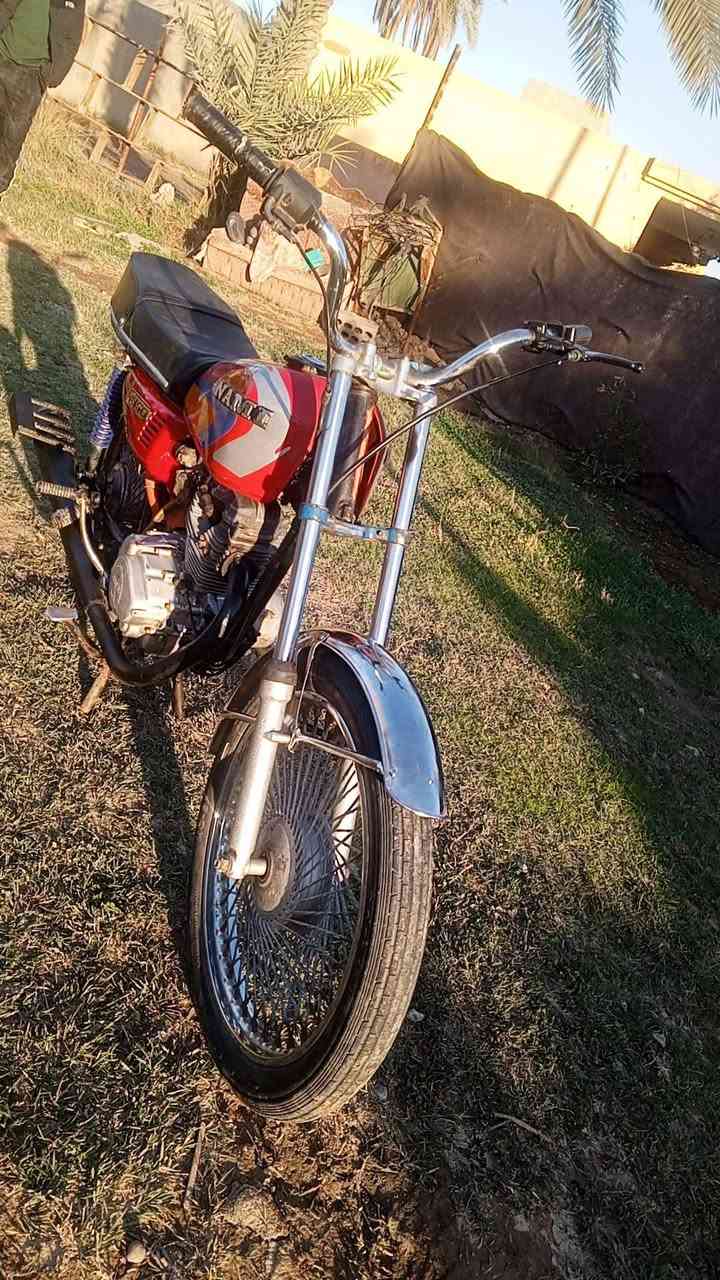 السلام عليكم
دراجه للبيع ايراني اصلي موديل 20
وراق جاهزه دراجه حلوه ومال جناي كيري يخبل  مكينه ناعمه مابيها لا صوت لا نضوح لا دخان ابد صافيه كلش ويل امامي وخلفي جدد وتايرات جدد علئ ايدي شادهن 
دراجه مال علئ كد الحال يعني مال جناي
السعر250 وبيها مجال بسيط كلش الشراي يتصل وعيوني اله
مكاني بابل //فدوه اروحلك لا تكلي خاص اني مكلف بلنشر رقم صاحب لدراجه
***********
