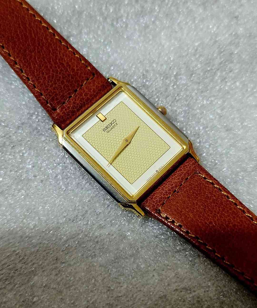 بسم الله 🤎💚🩵💓
نوادر SEiKO
سيكو كوارتز بماكنة عملاقة 
مينا كاروهات لونين
انتاج الثمانينات
نضافة ممتازة
القطر33×26
نضافة ممتازة
الاستفسار خاص
***********
