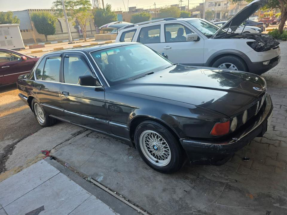 السلام عليكم بي ام موديل ٩١ حجم 735 رقم انبار كير ومحرك تبريد  وصدر وتخم تاير ويل خليه كفاله سياره حلوه كلش للبيع او مراوس سعر ٤٨ وبيه مجال بصيط مكاني الرمادي تاميم للأتصال ***********
