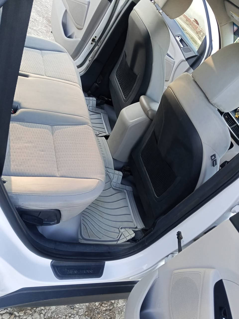 توكسان الكاصد 19 أمريكي فول مواصفات رقم واسط انكليزي حادثه بنيد او خشم جملغ الامامي بارد فقط سياره حلوه و جديده مال جناي ماشيه 100 مكينه مكفوله من بخار من تنقيص عل شركه ... رقم الهاتف *********** اوتساب موجود راسلني دزلك صور الحادث  مكان بابل .. سعر 165 او بيه مجال لشراي
