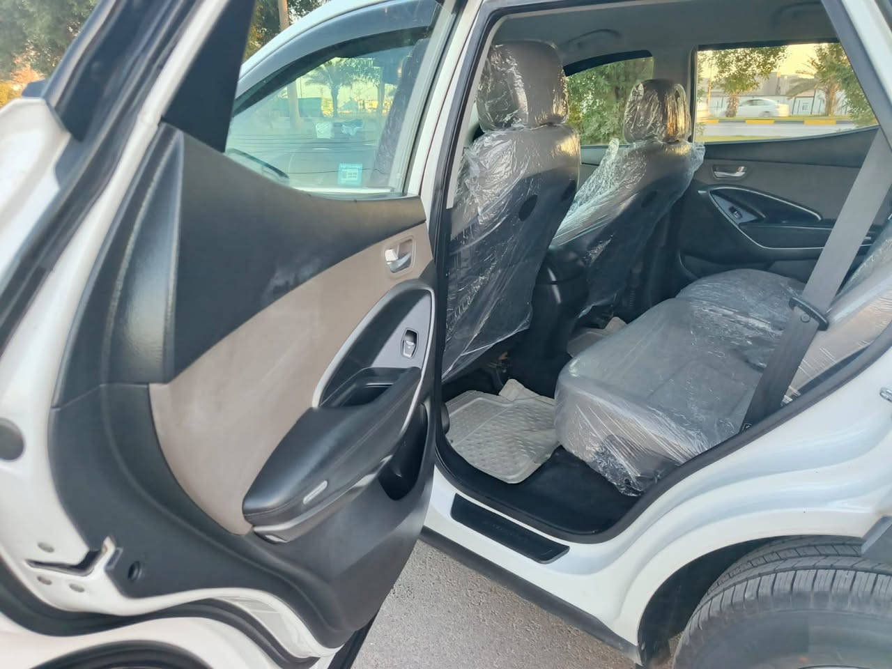 السلام عليكم سياره نوع سنتافي وارد امريكي موديل 2017  بيها بنيد وجاملغ فقطبس رش بدون داخل والباقي كفاله عامه كير مكينه حداديه كفاله عامه السياره جديده مال بيت موصفات تحكك استيرن جهتين كامره دوره حساسات السياره على وصع الشركه العنوان كربلاء السعر 143رقم الهاتف ***********
