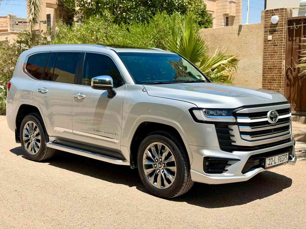 لاندركروز 2023 شركة جيهان تحت الضمان
ماشية 20،000km لون سلفر ميتاليك
فول مواصفات VX لمتد 
مغلف ppf بالكامل ،كتاب تضليل جديد
مكفولة كفالة عامة من الشخط والرصعة 
مكانها اربيل او سامراء سعر 745ورقة بيها مجال
***********
