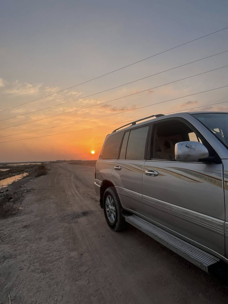 سلام عليكم لاندكروز موديل 2000 فول مواصفات تبريد 3 قطع 
مكينه توني شادها روح وين مايعجبك 
حداديه جديدة تخم تاير 
كهربائيات كلها شغاله
سياره نضيفه 
سعرها 110 ترهم مراوس 
*********** هاتف
*********** واتساب
