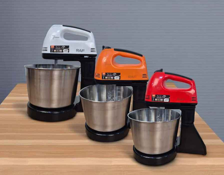 خلاط و عجانة من راف

الاستخدامات:

خفق البيض والكريمة والعصائر.

عجن العجائن الخفيفة مثل عجينة الكيك أو البيتزا.

تحضير الحلويات والمخبوزات المنزلية بسهولة.

مثالي للاستخدام اليومي في المطبخ بفضل تصميمه الثابت.

المميزات:

قوة عالية محرك بقدرة 270 واط لخلط سريع وفعال.

تحكم دقيق : 7 سرعات مختلفة تناسب كافة أنواع التحضير.

تصميم عملي : يحتوي على وعاء ستانلس ستيل بسعة 2 لتر مقاوم للصدأ.

خلاط يدوي ثابت : يمكن فصله واستخدامه بشكل يدوي حسب الحاجة.

رؤوس متعددة مزود بـ 2 خفاقات + 2 خطافات للعجن.

زر إخراج سهل : لإزالة الملحقات بسرعة وأمان.

تشغيل آمن مفتاح تشغيل / إيقاف لتحكم كامل.

سهولة التنظيف : جميع القطع قابلة للفصل والتنظيف اليدوي.

محتويات الصندوق

خلاط يدوي RAF R.6637W.

قاعدة تثبيت للخلاط.

وعاء ستانلس ستيل بسعة 2.0 لتر.

2 خفاقات (Beaters).

.)Dough hooks) 2 خطافات للعجن

دليل الاستخدام بعدة لغات.

ملاحظات

الطاقة : 270 واط.

الجهد الكهربائي 220-240 فولت - 50/60 هرتز.

أبعاد الغلاف : 28 × 18 × 18 سم.

طول السلك : 90 سم.

متوفر بعدة ألوان مثل الأحمر والبرتقالي.

مناسب للمطابخ الصغيرة بفضل حجمه العملي. البصرة, العراق


**إذا كنت صاحب هذا الإعلان وتريد حذفه لأي سبب، رجاءا أرسل رسالة إلى الدعم الفني**