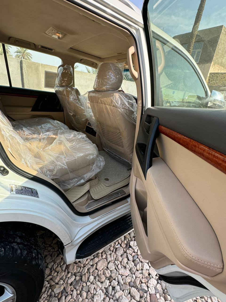 السلام عليكم ورحمة الله وبركاته لاند كروزر موديل ١٣ كفاله عامه من كلشي بسمي رقم شمالي الجديد هزه السنويه جديده لل٢٠٣٠ السياره مواصفات الساز تخم تاير جديد فول مواصفات للأخير يعني معروفه مواصفات الساز بيع او مراوس حسب القناعه *********** ***********
